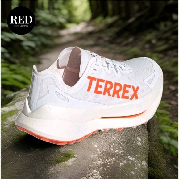 Athletic_Shoes